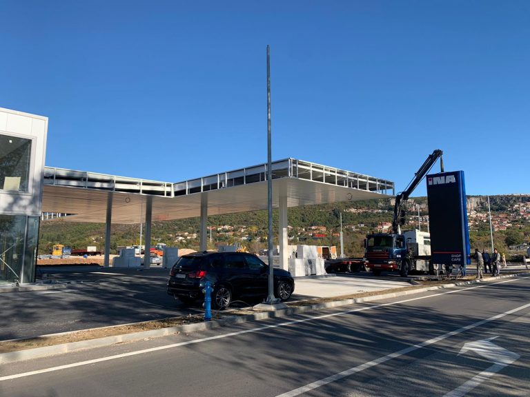 New product â LED Pylon for gas stations